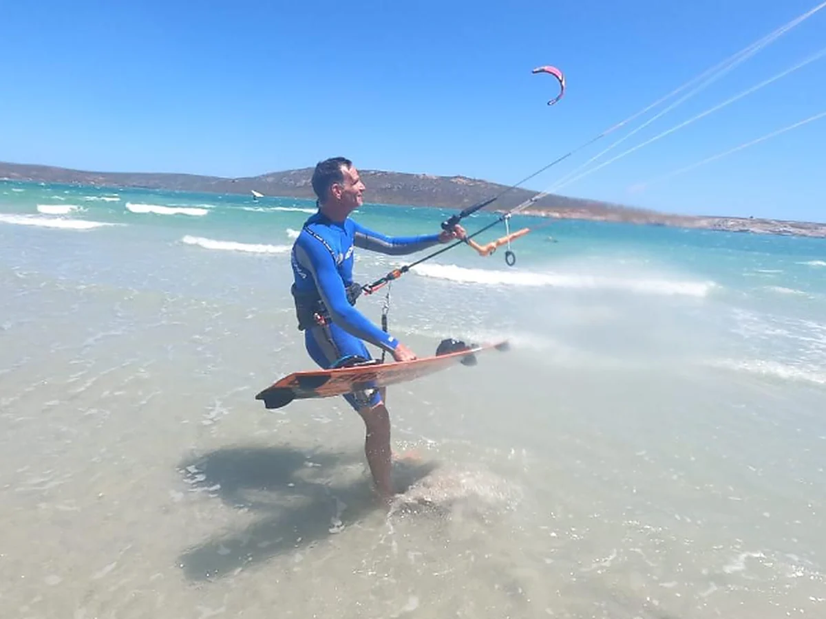 Warren preparing to kiteboard in Cape coastal conditions